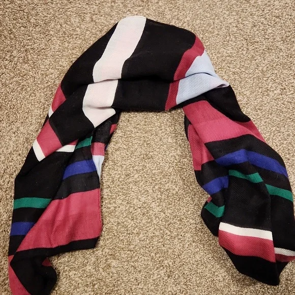 Scarf lot - Picture 3 of 7